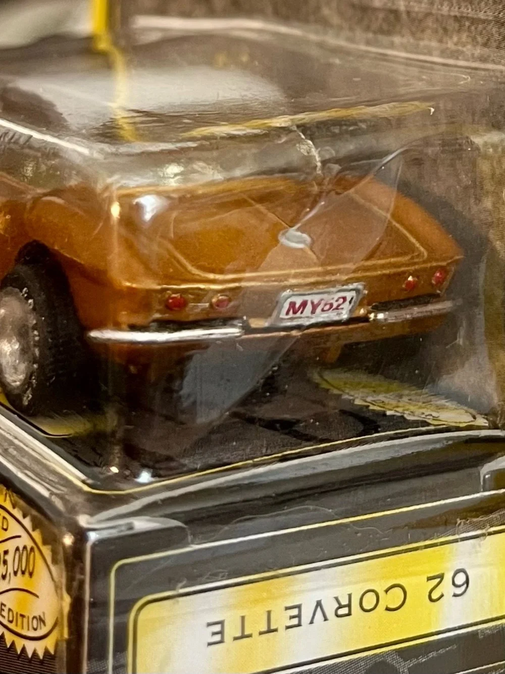 Match Matchbox '62 Corvette Metallic Bronze with White Roof